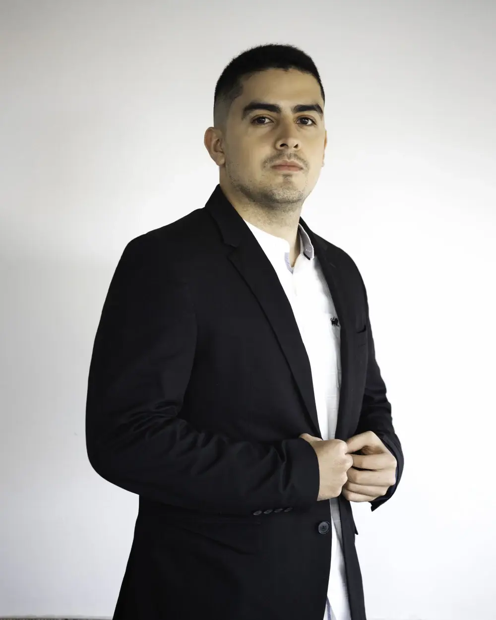 Sergio Claros, Abogado asociado de Torres Consultores
